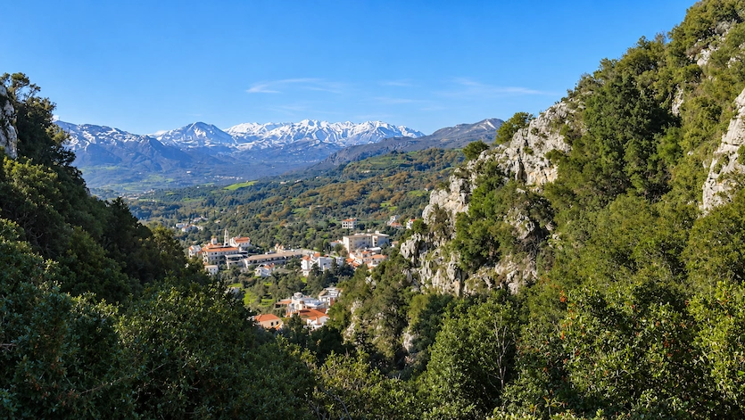 E4 European hiking trail path leading to Agio Pnevma chapel